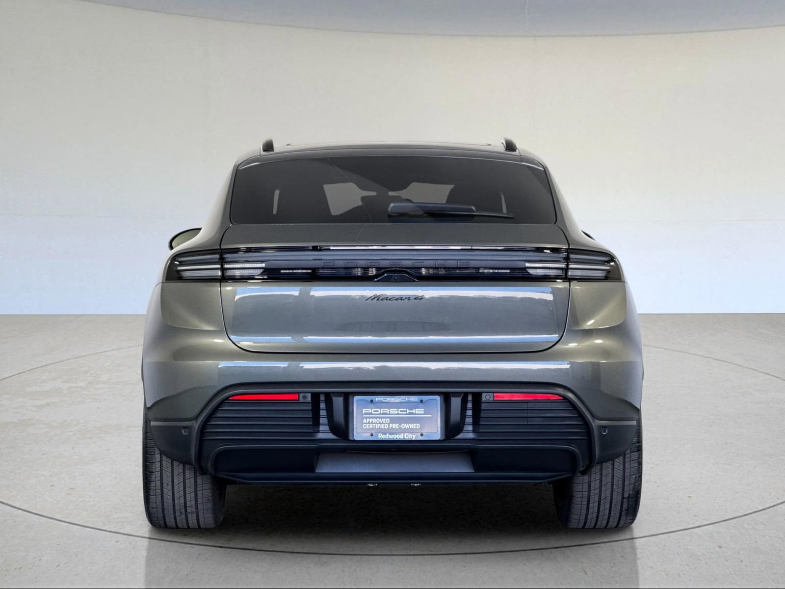 Used 2025 Porsche Macan 4 Electric image 7