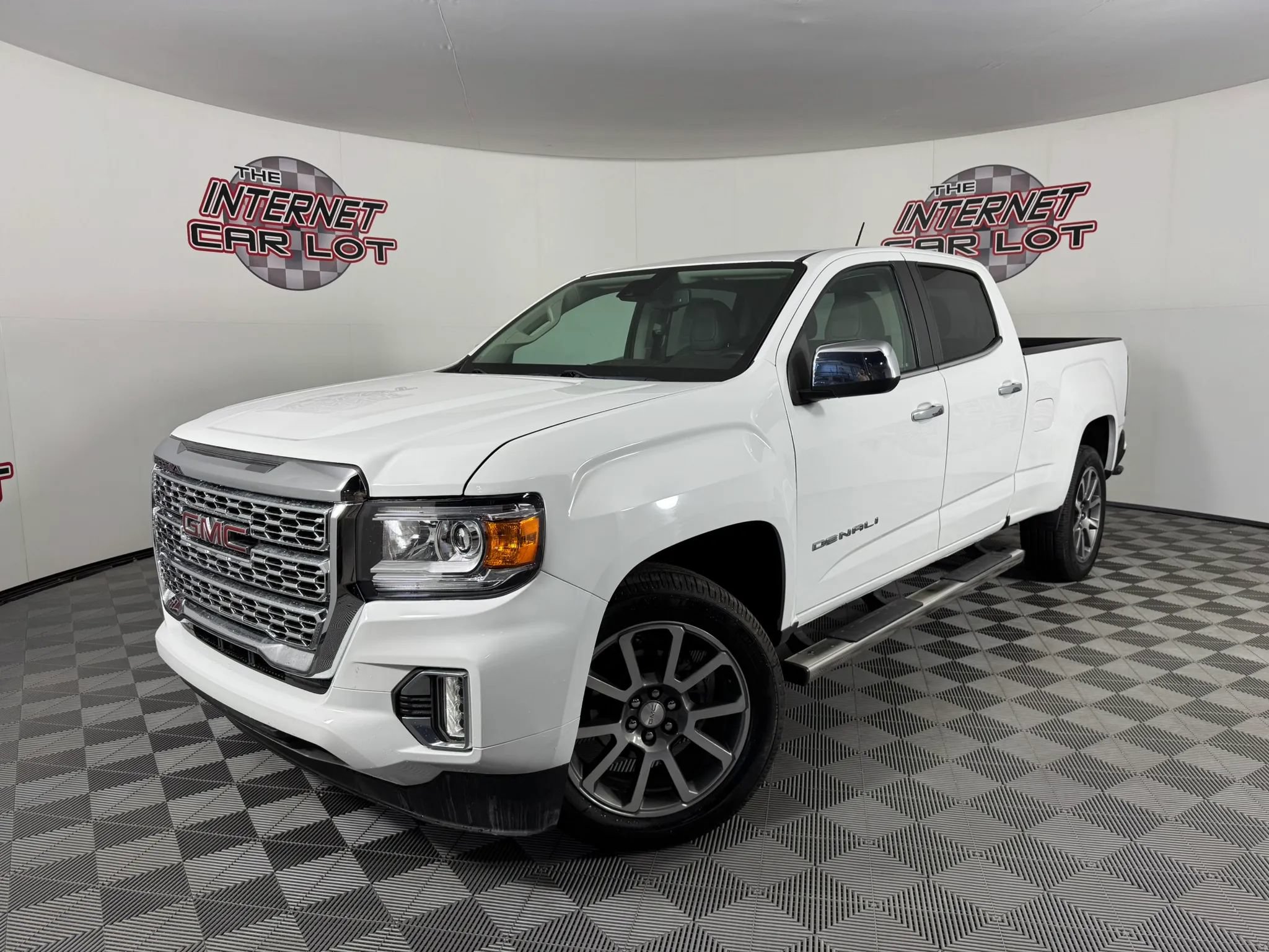 Used 2021 GMC Canyon Denali AWD/4WD image 1