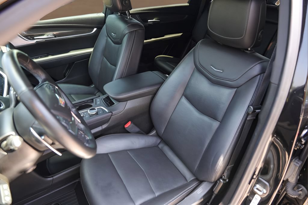 Used 2023 Cadillac XT5 Sportv w/ Technology Package AWD/4WD image 7