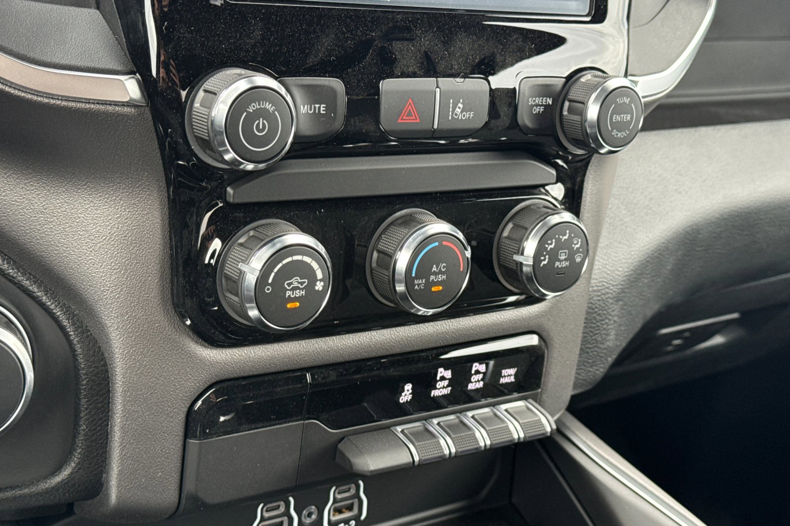 New 2026 RAM 1500 2WD Crew Cab image 18