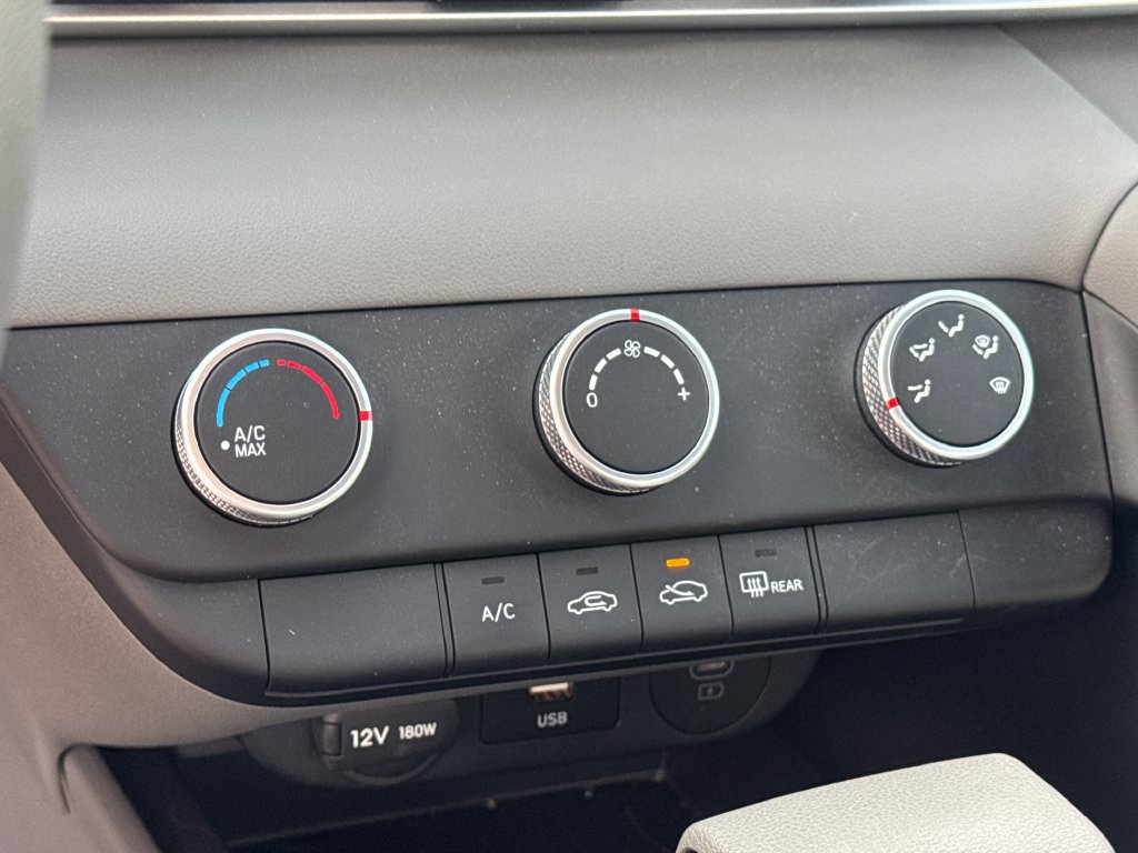 Used 2026 Hyundai Elantra SE FWD image 19