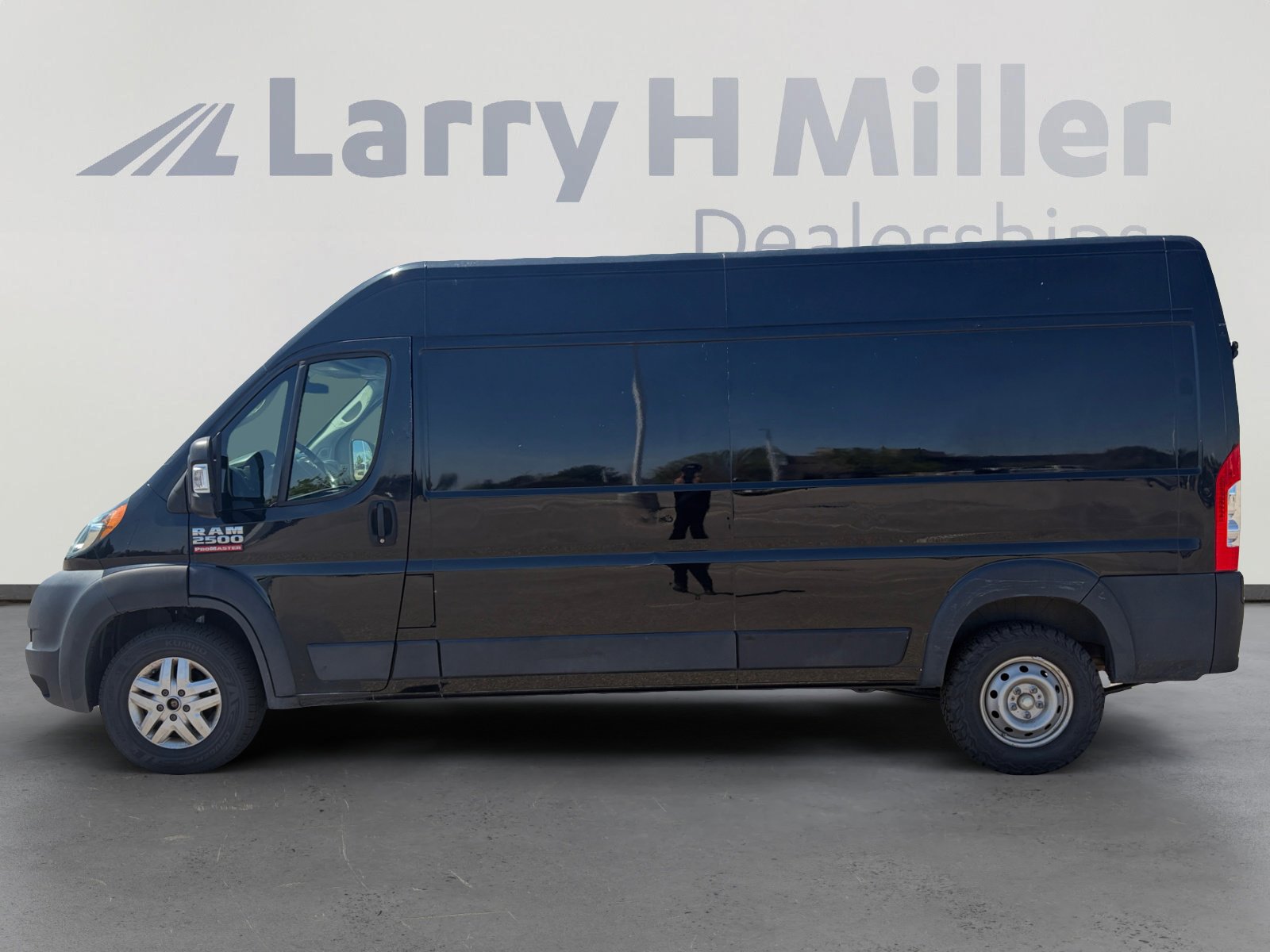 Used 2020 RAM ProMaster 2500 w/ RV Ready Prep Package FWD image 3