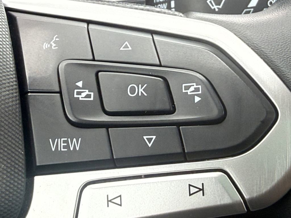 Used 2022 Volkswagen Tiguan SE w/ Panoramic Sunroof Package AWD/4WD image 19