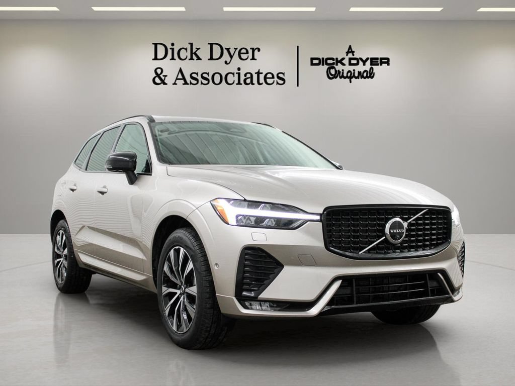 Used 2025 Volvo XC60 B5 Plus w/ Protection Package Premier AWD/4WD image 3