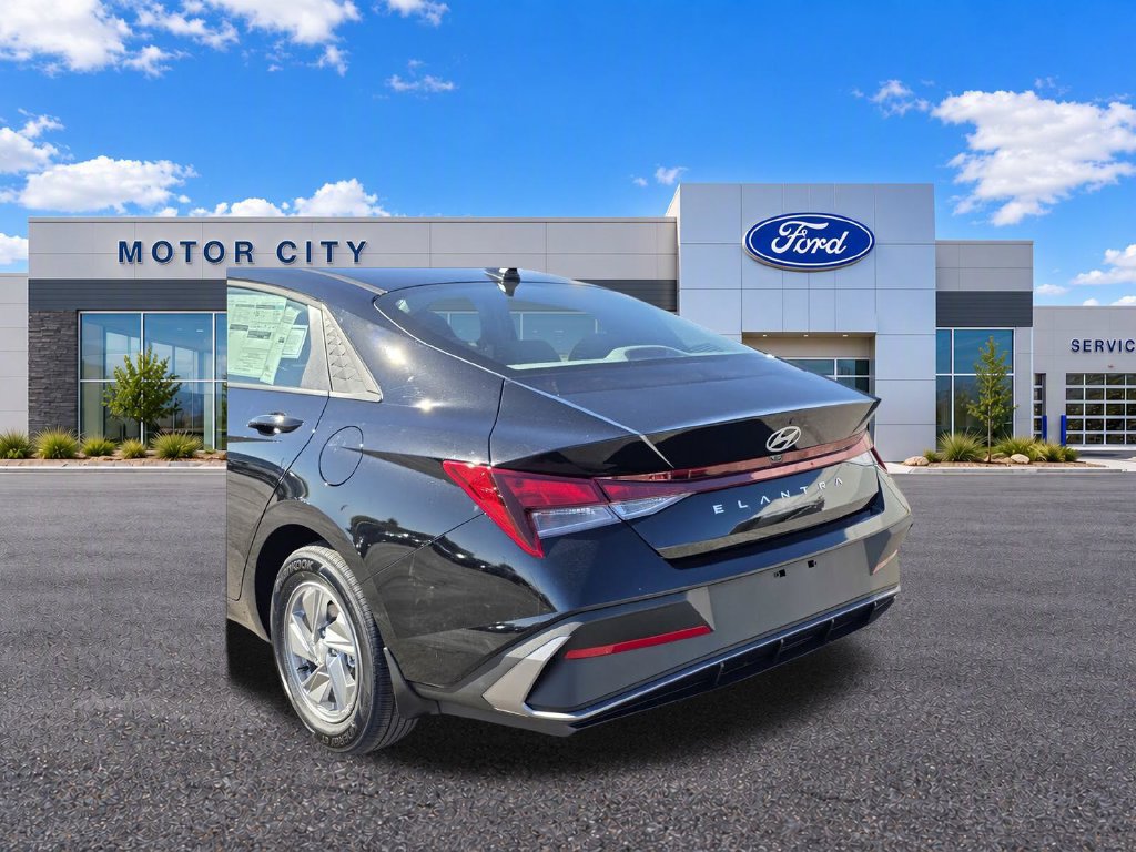 Used 2026 Hyundai Elantra SE FWD image 7