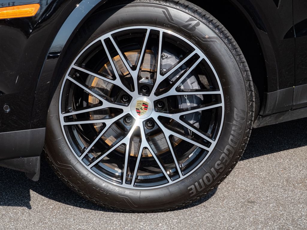 Certified 2024 Porsche Cayenne Base image 39
