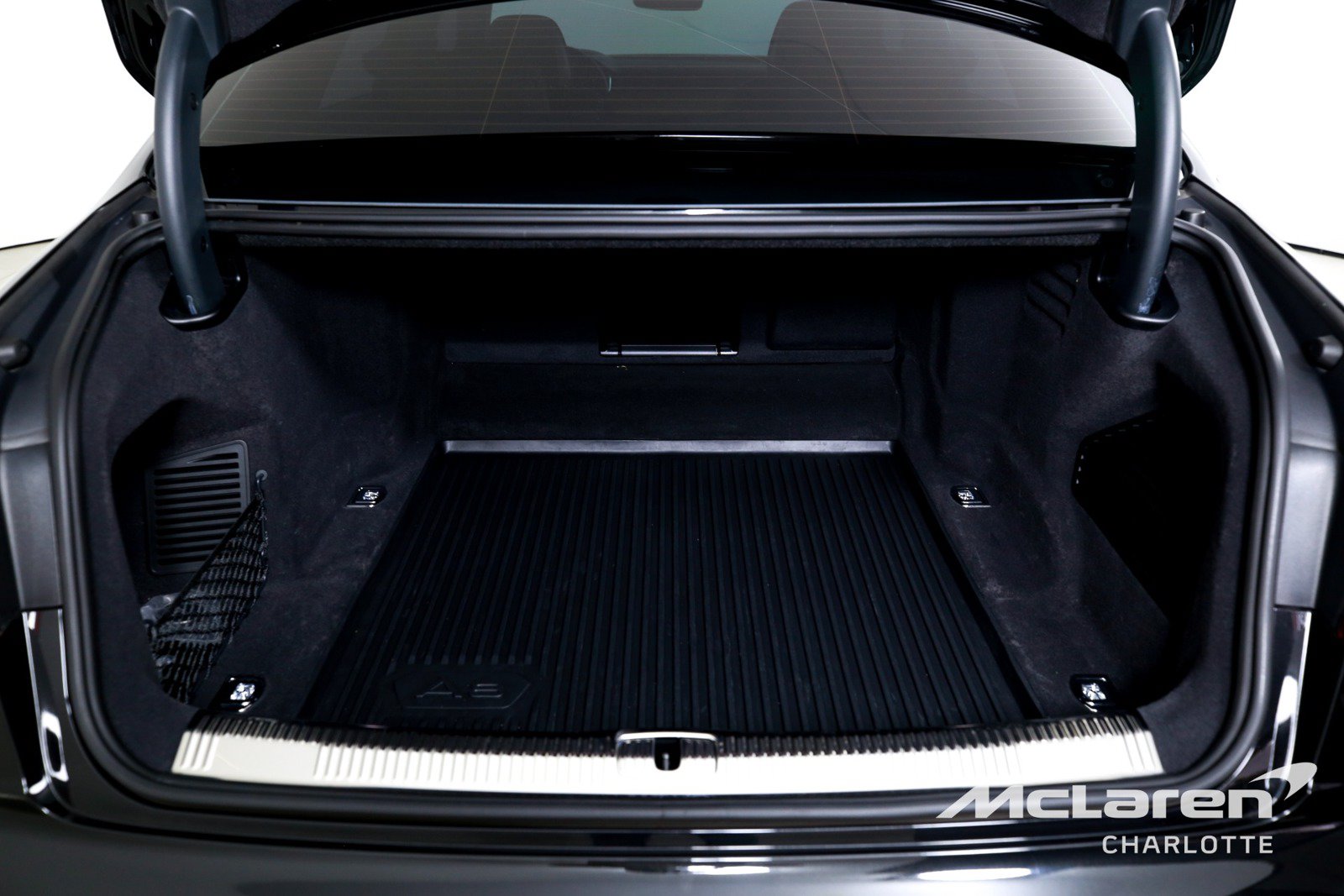 Used 2023 Audi S8 w/ S8 Comfort Plus Package AWD/4WD image 21