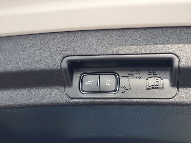 Used 2020 Ford Explorer XLT image 29