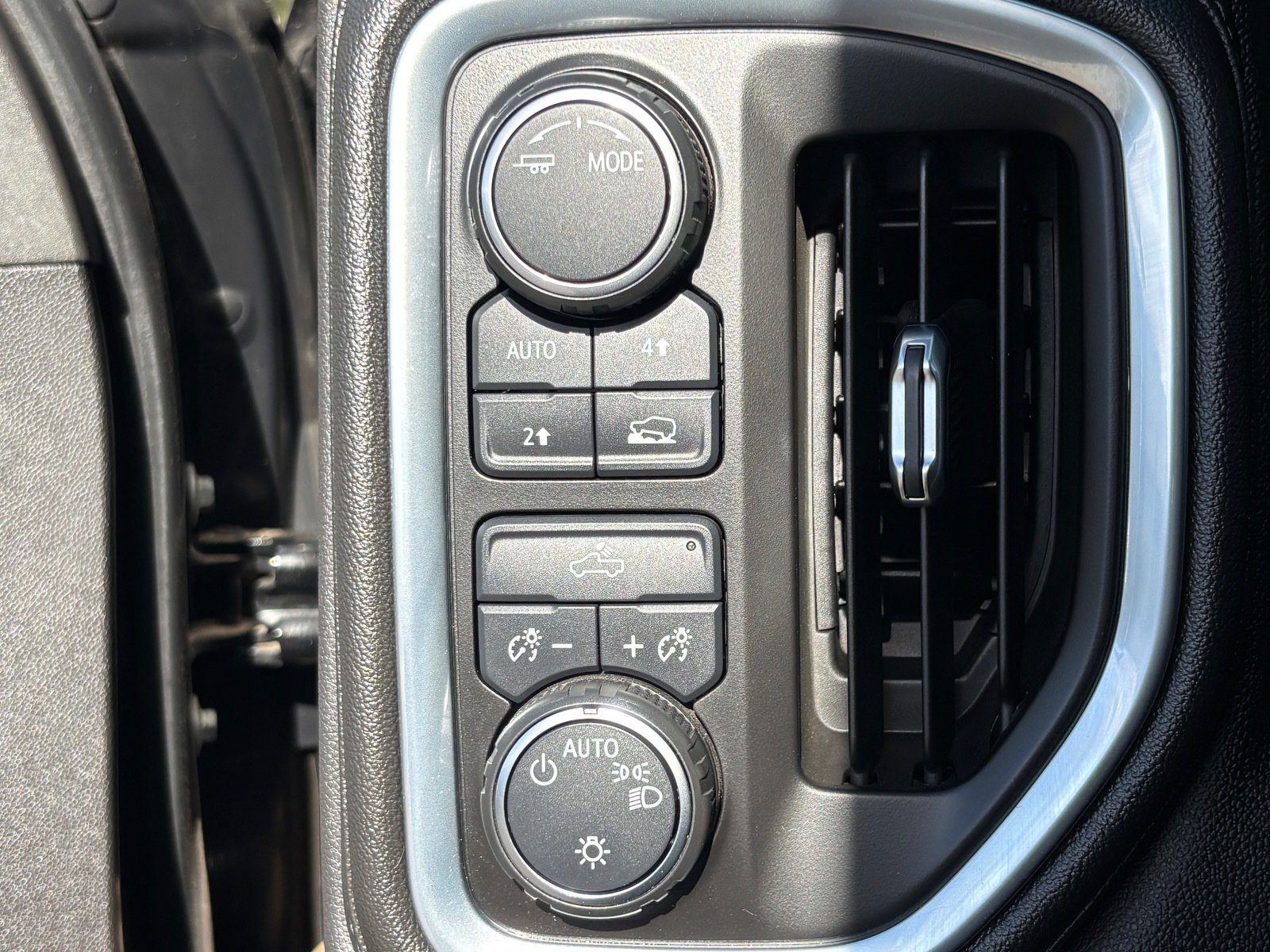 Used 2021 Chevrolet Silverado 1500 LT w/ Convenience Package II AWD/4WD image 26