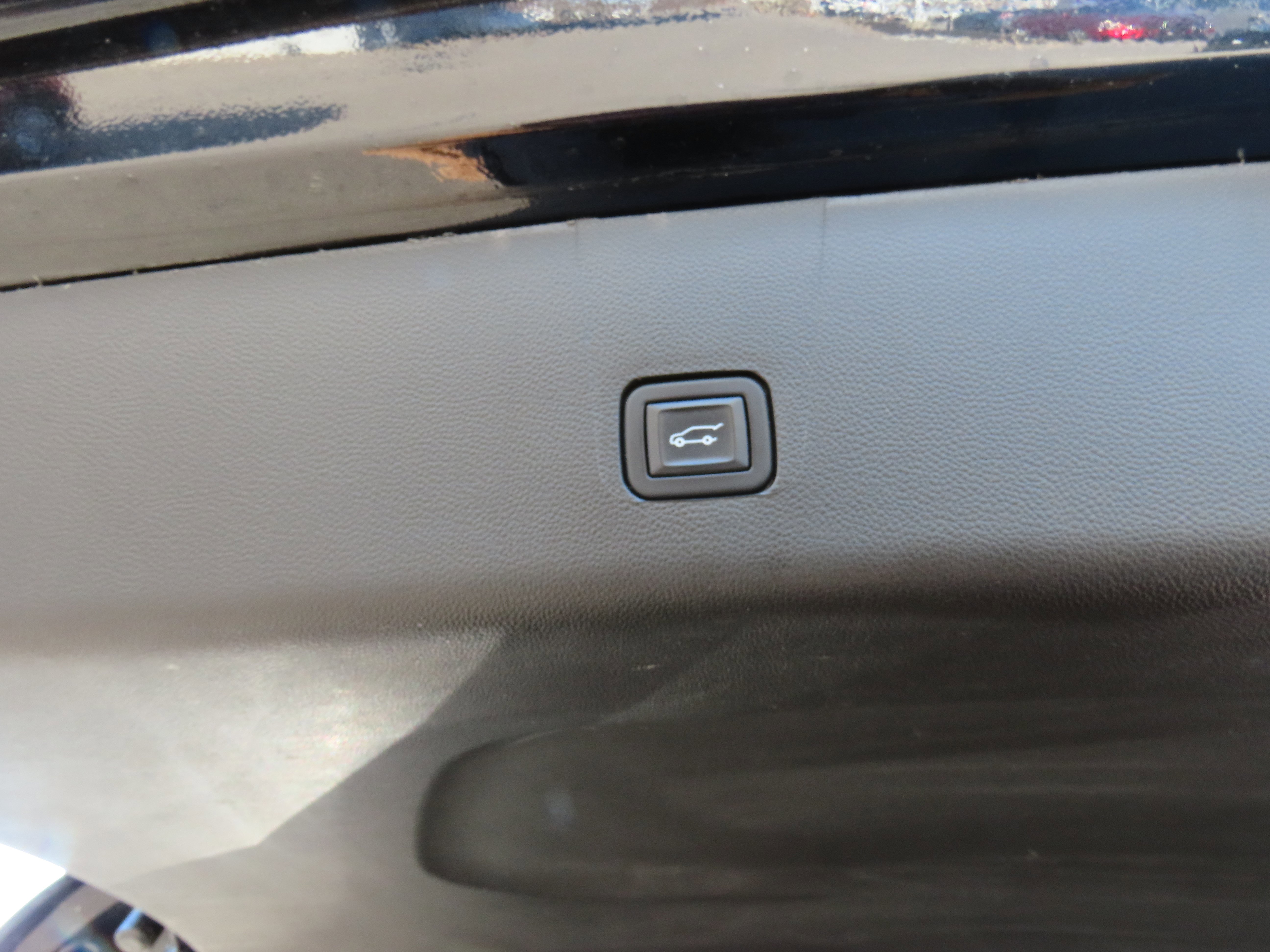 Used 2023 Chevrolet Traverse Premier w/ Redline Edition image 21