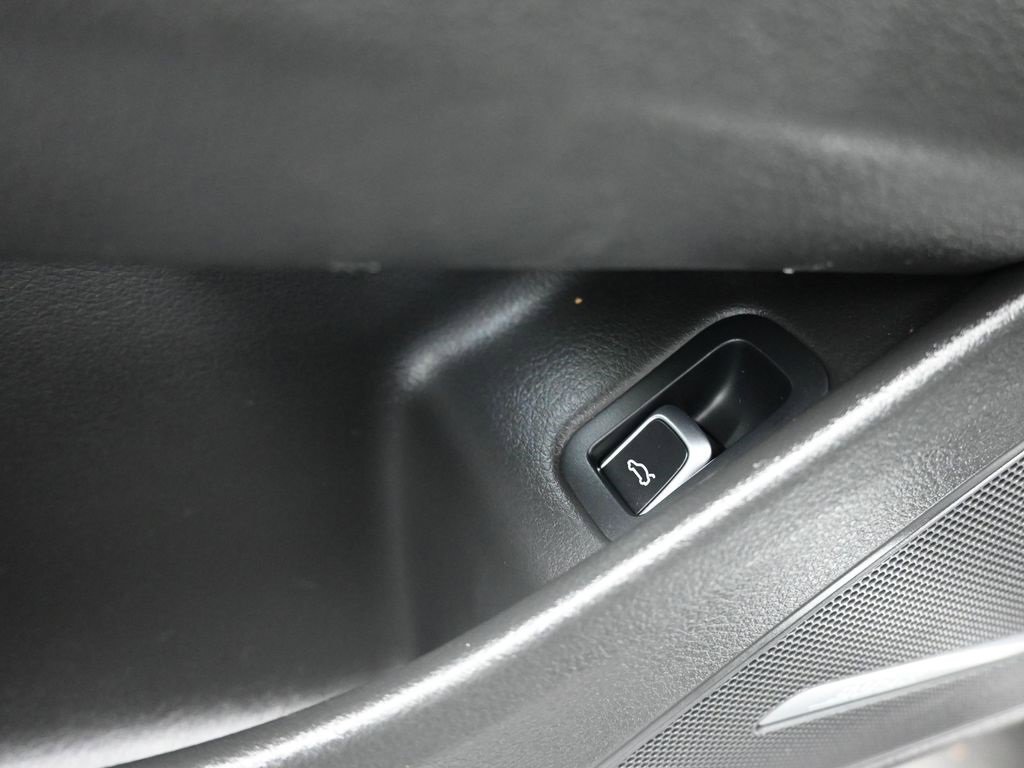 Used 2015 Audi A8 4.0T w/ Premium Package image 11