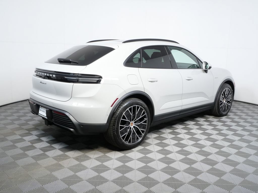 New 2026 Porsche Macan 4 Electric image 24