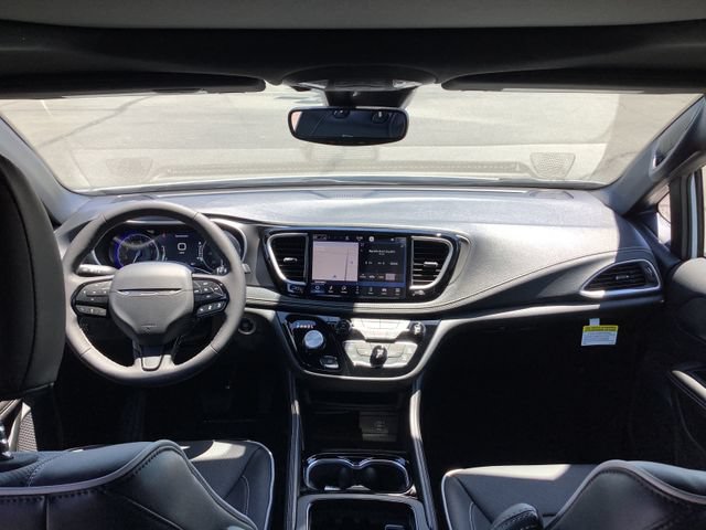 New 2027 Chrysler Pacifica Limited FWD image 6