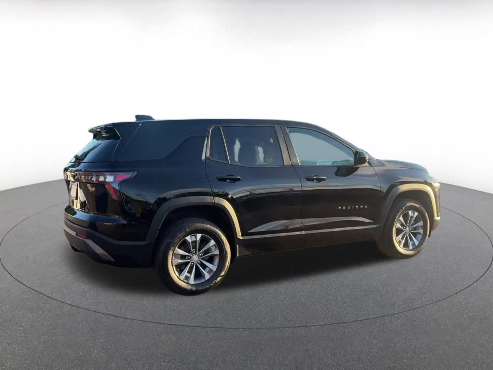 Used 2025 Chevrolet Equinox LT AWD/4WD image 14