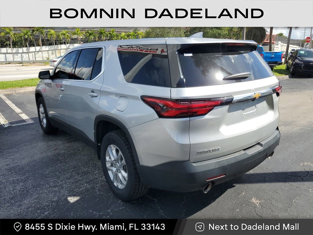 Used 2022 Chevrolet Traverse LS image 3