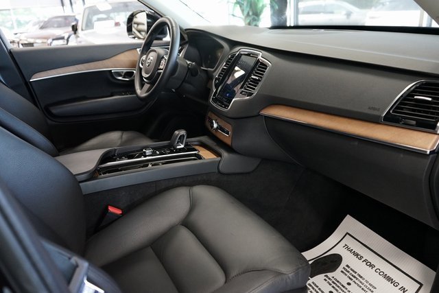 Used 2023 Volvo XC90 B6 Plus image 46
