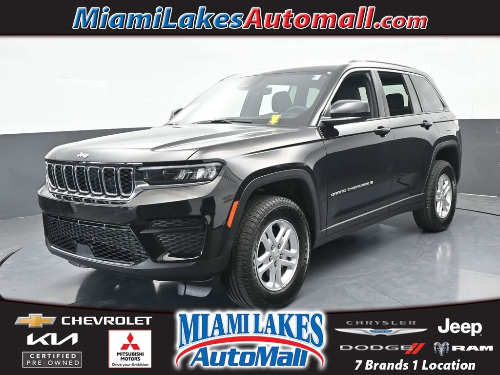Used 2025 Jeep Grand Cherokee Laredo image 1