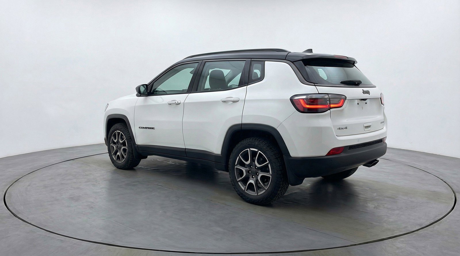 Used 2025 Jeep Compass Trailhawk AWD/4WD image 6