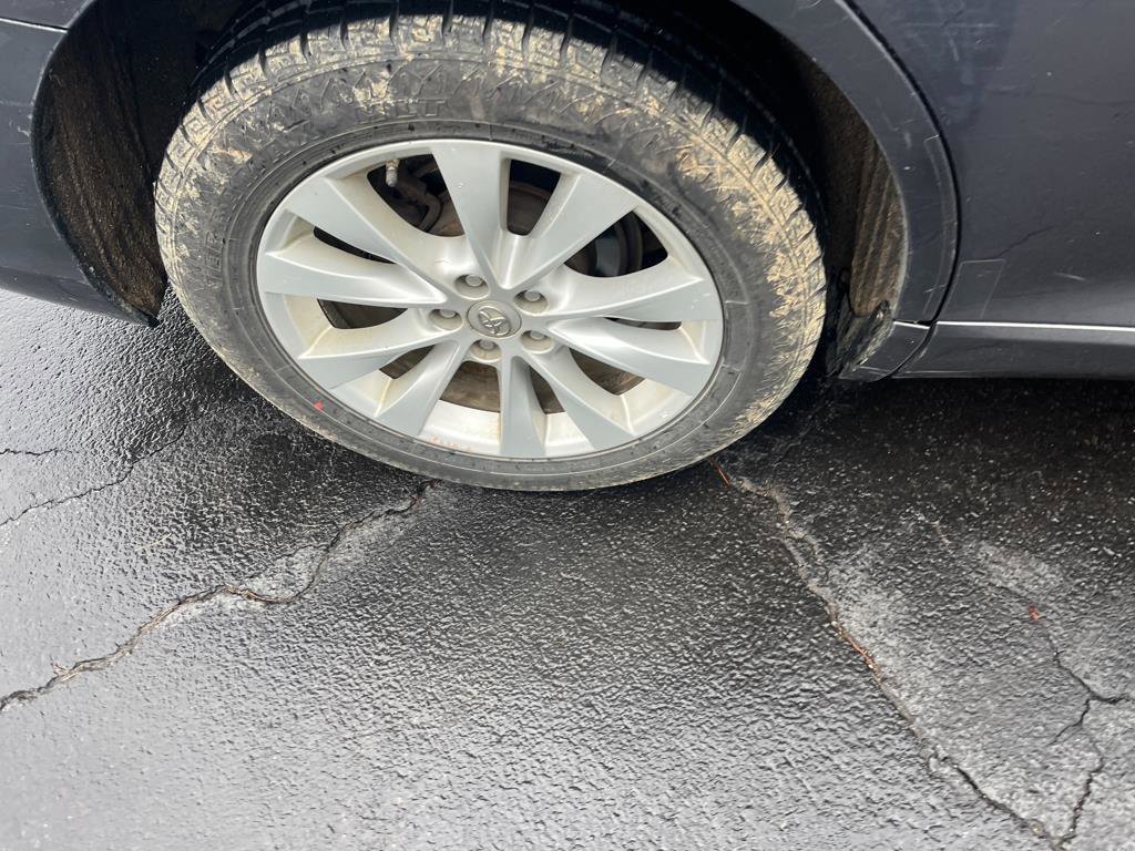 Used 2013 Toyota Venza LE AWD/4WD image 25