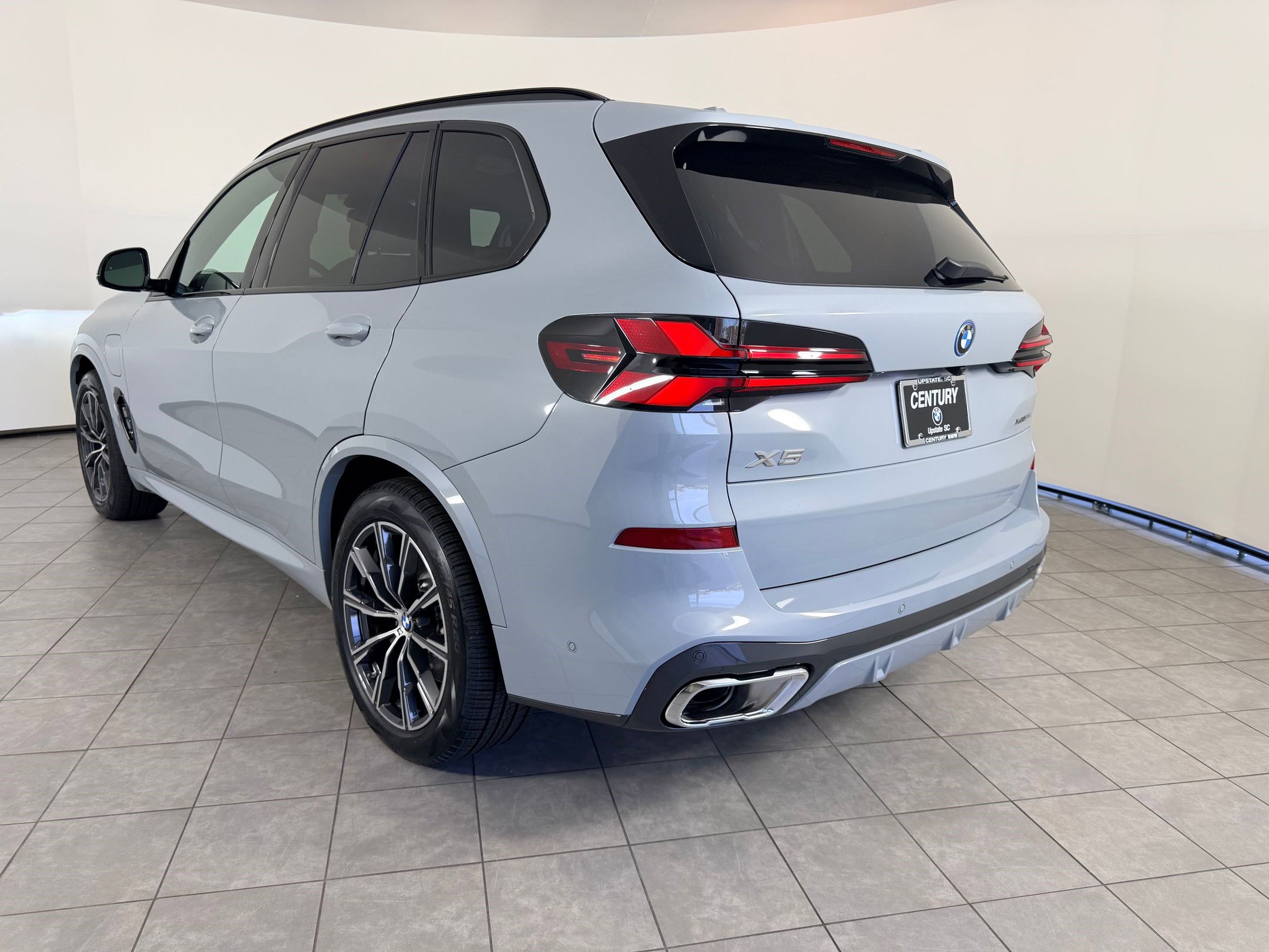 New 2026 BMW X5 xDrive50e w/ M Sport Package AWD/4WD image 3