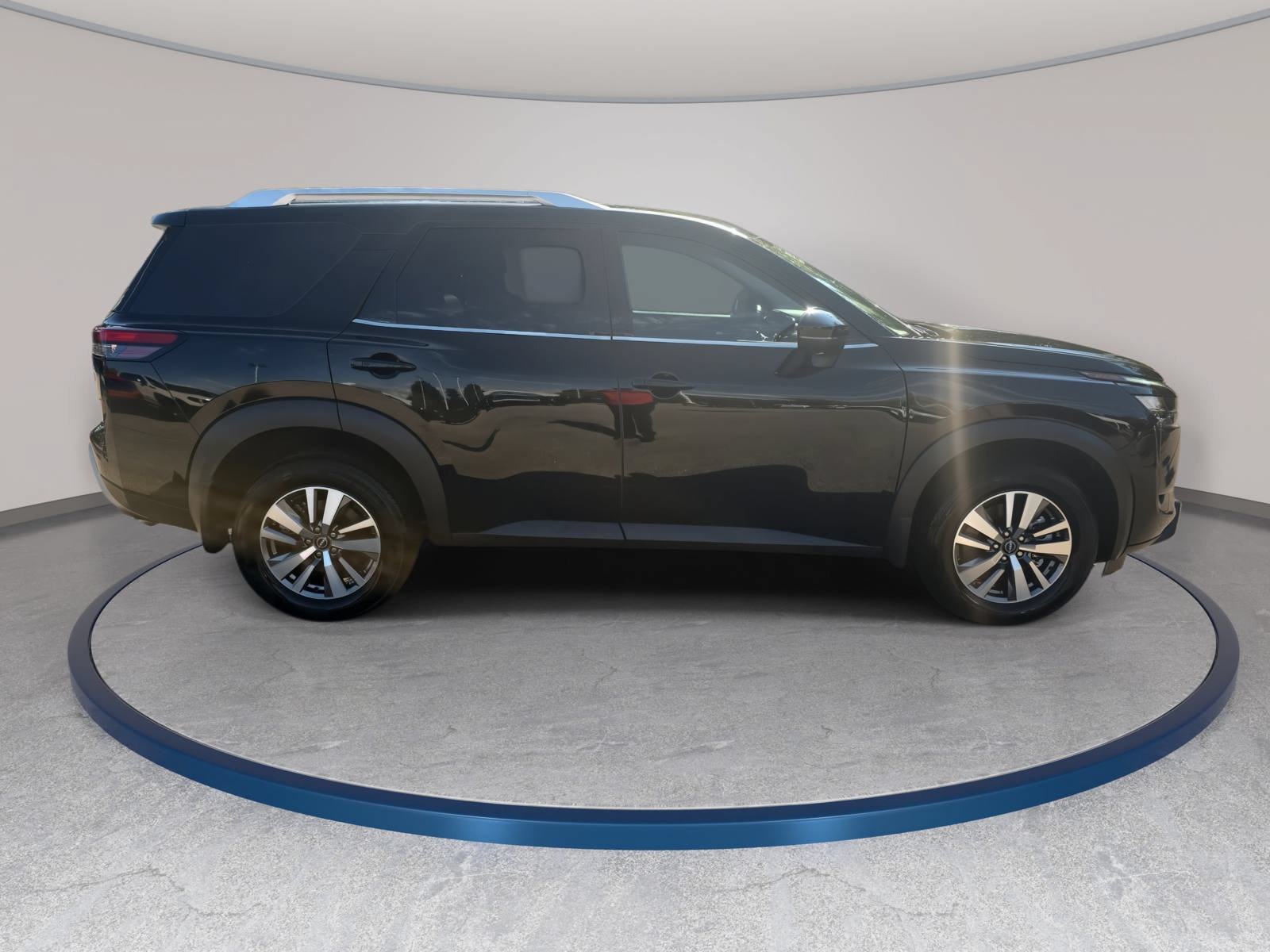 Used 2025 Nissan Pathfinder SL AWD/4WD image 4