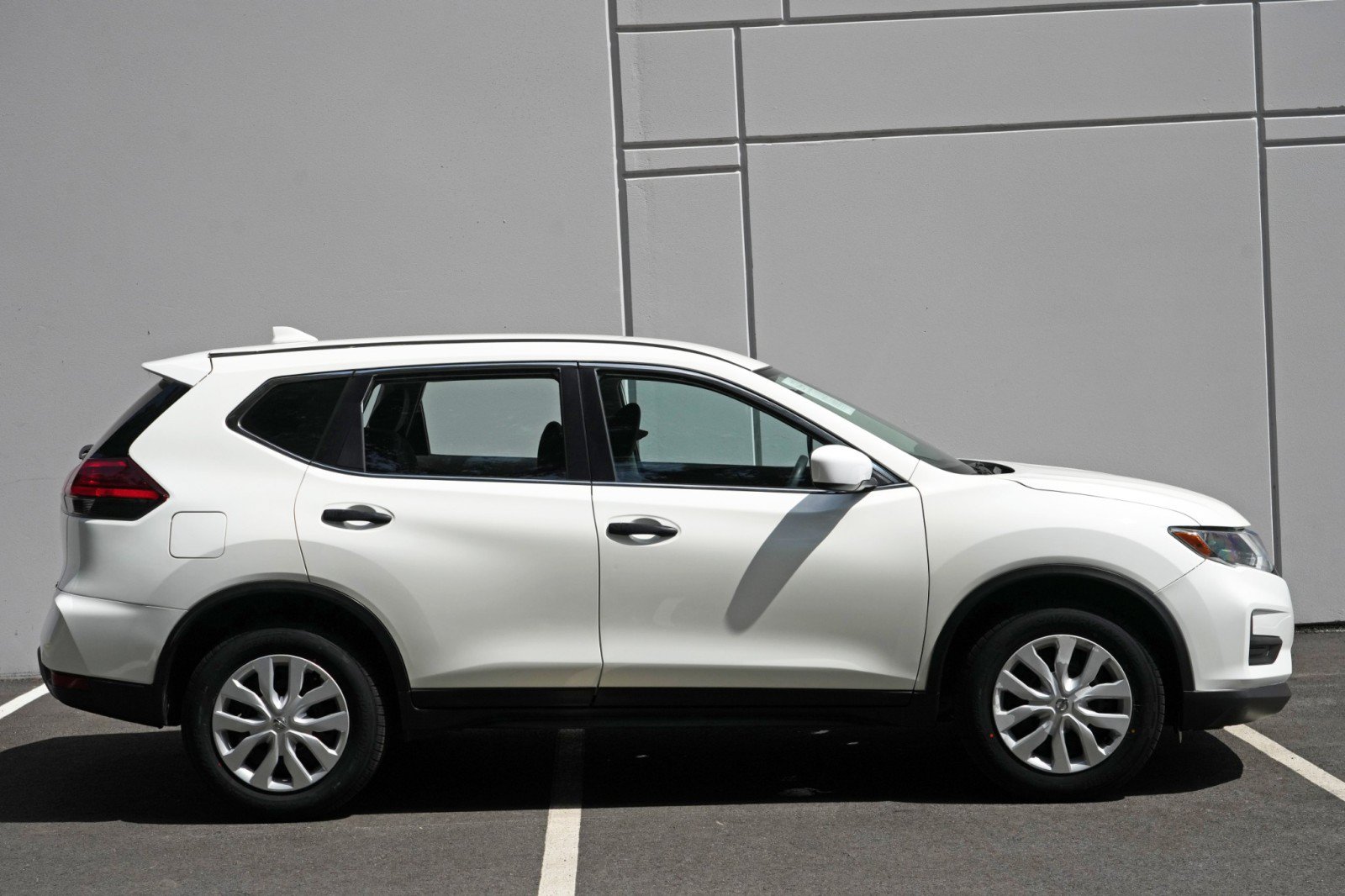 Used 2017 Nissan Rogue S AWD/4WD image 44