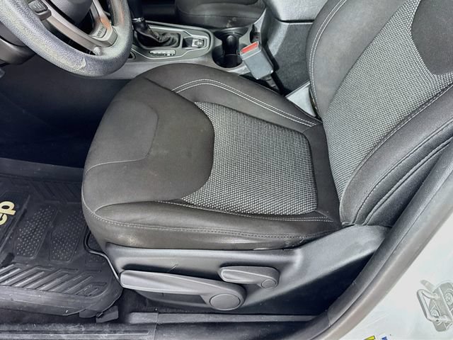 Used 2019 Jeep Cherokee Latitude w/ Popular Appearance Group FWD image 22