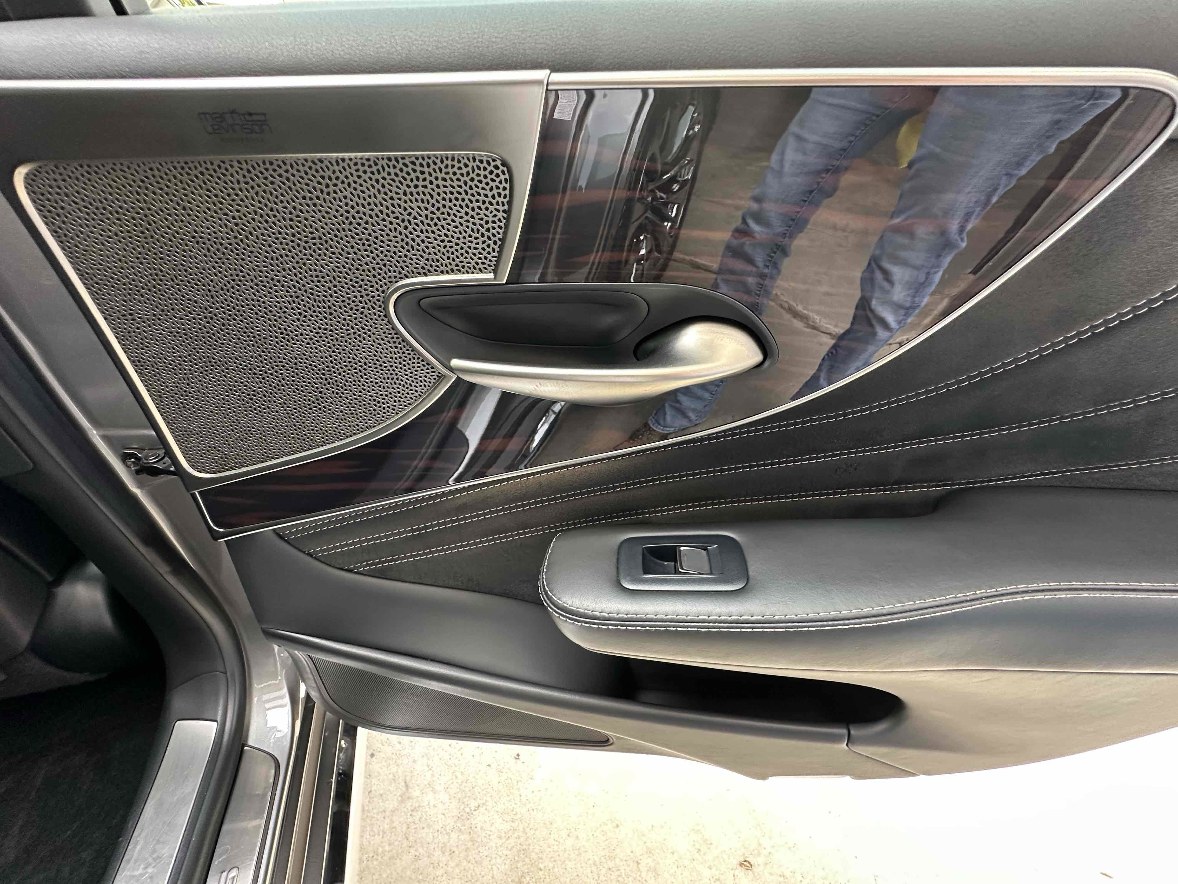 Used 2018 Lexus LS 500 Luxury w/ Luxury Package image 21