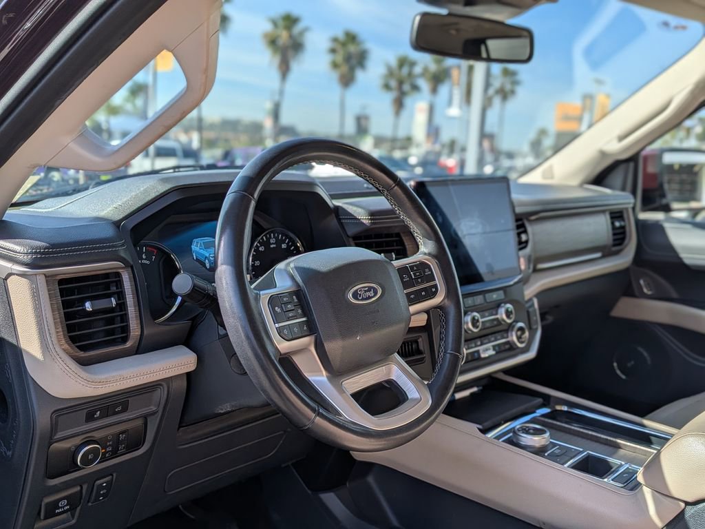 Used 2023 Ford Expedition Limited image 10