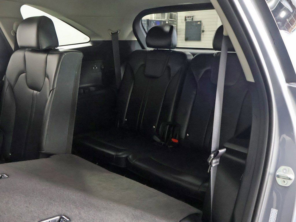 Used 2024 Kia Sorento S image 33