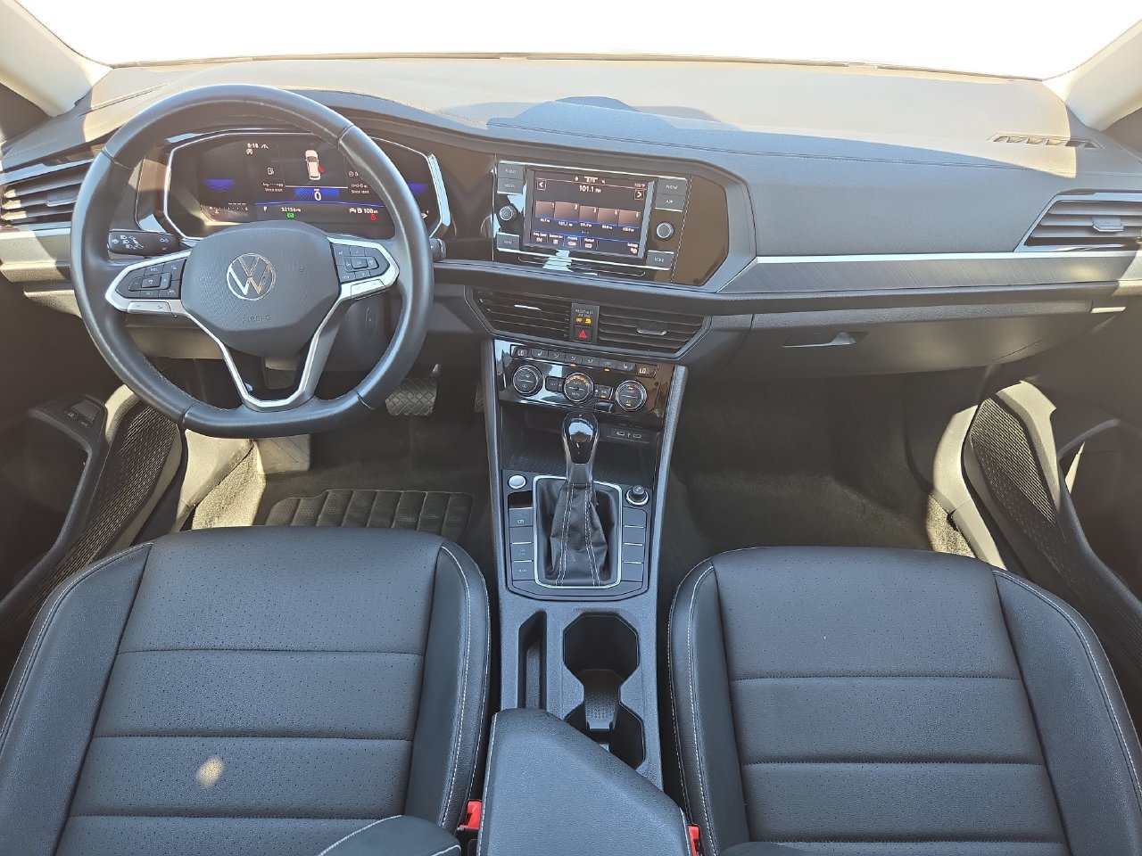 Used 2024 Volkswagen Jetta SE FWD image 9