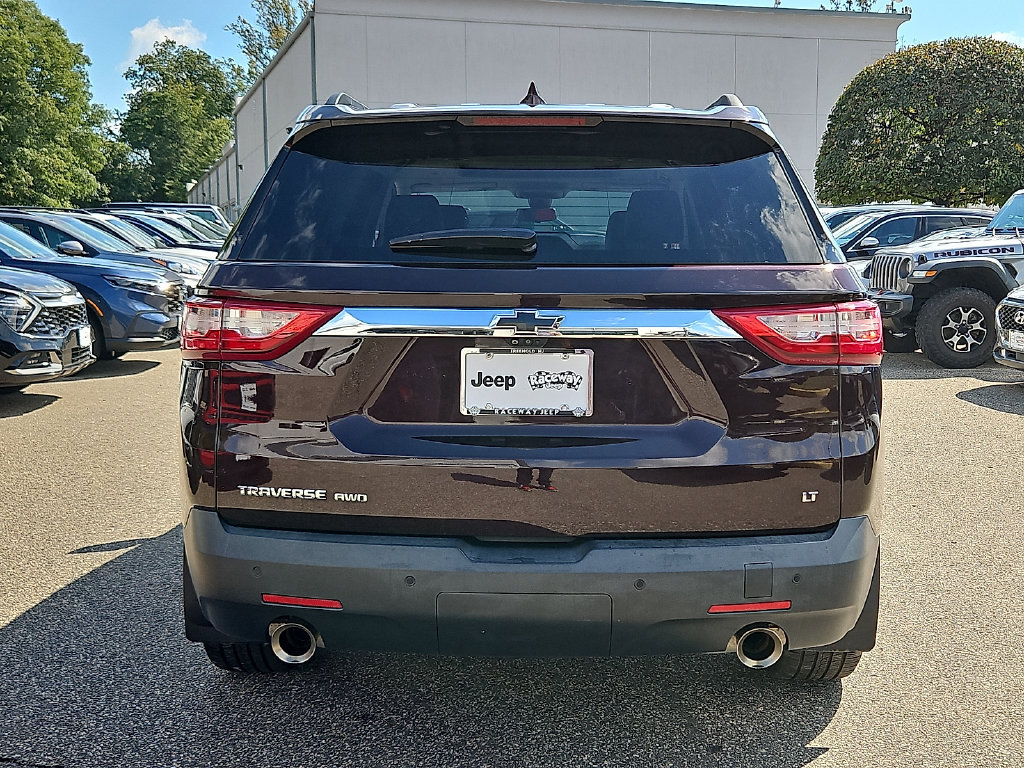 Used 2020 Chevrolet Traverse LT w/ LT Premium Package AWD/4WD image 6