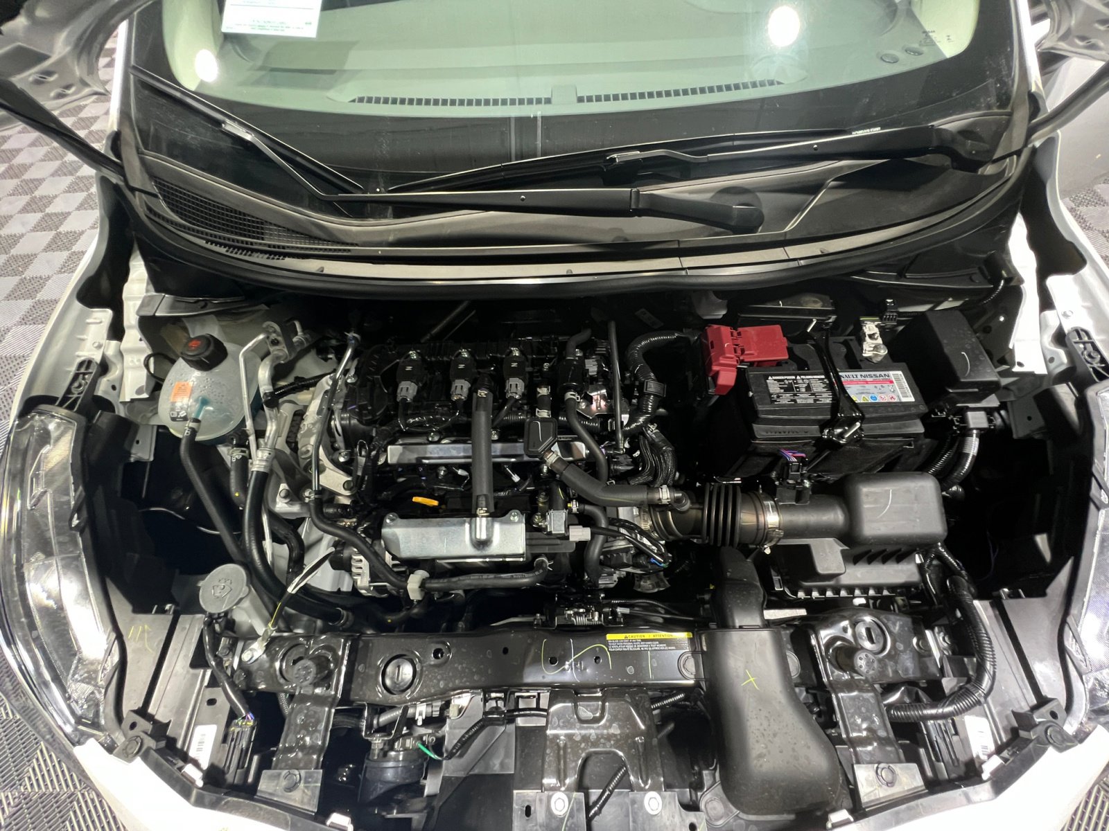 New 2025 Nissan Versa SR w/ Trunk Package image 22