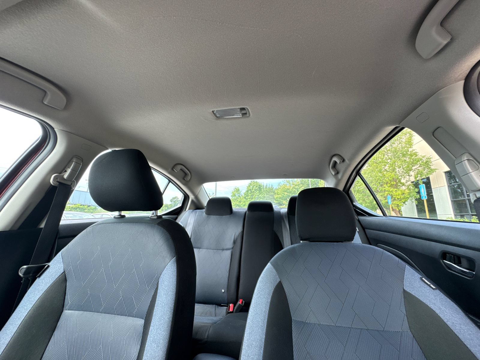 Used 2025 Nissan Versa SV FWD image 30