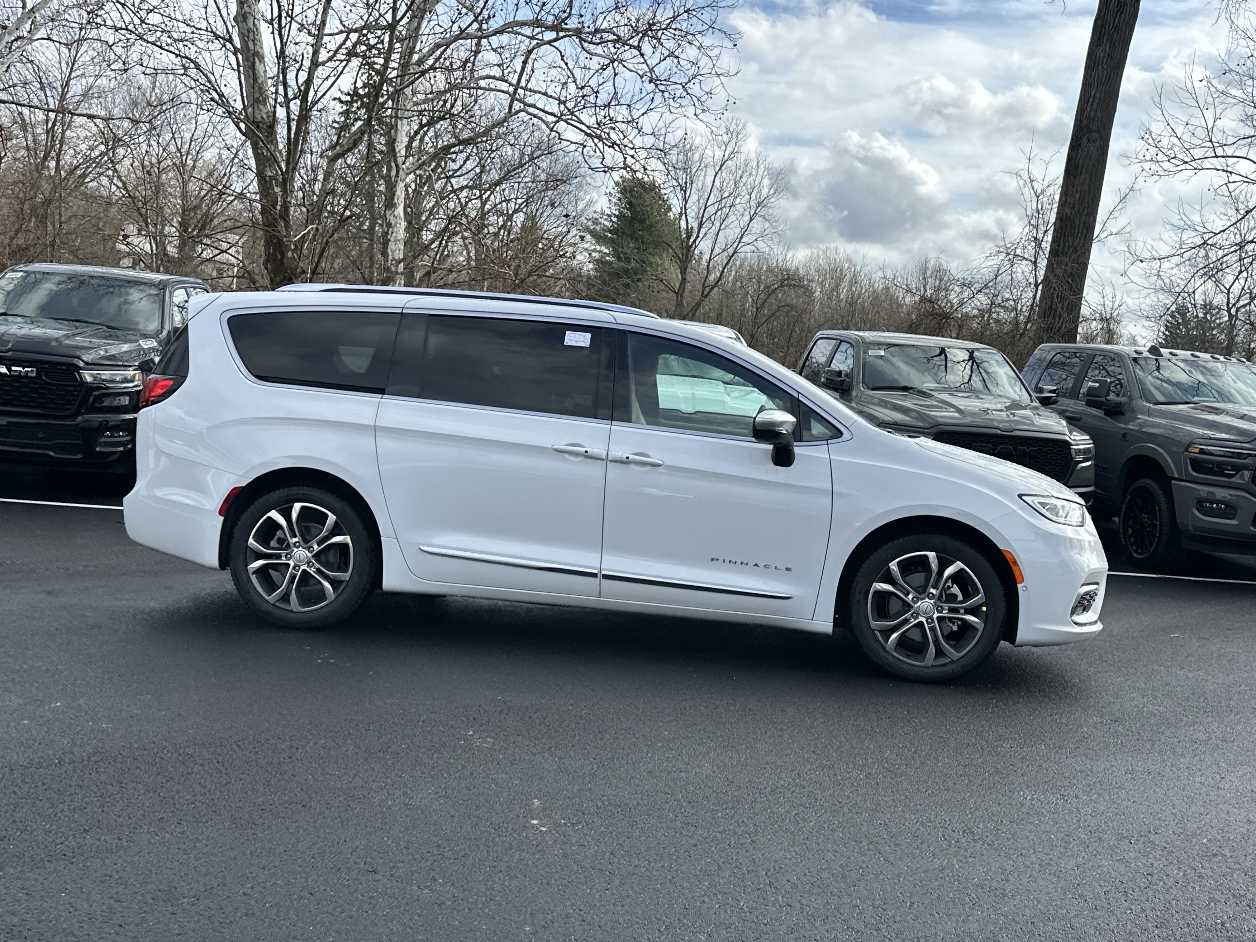 New 2026 Chrysler Pacifica Pinnacle image 18