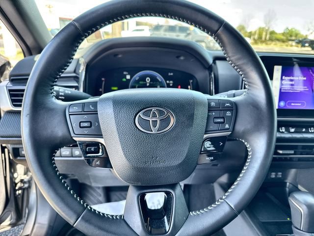 Used 2025 Toyota Camry SE image 23