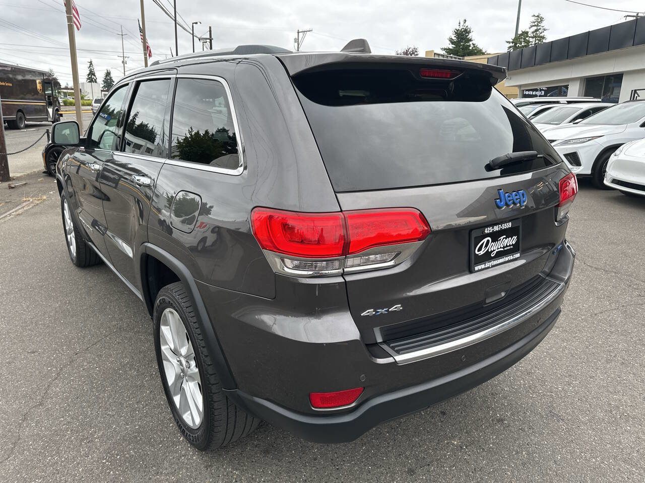 Used 2017 Jeep Grand Cherokee Limited w/ Luxury Group II image 3