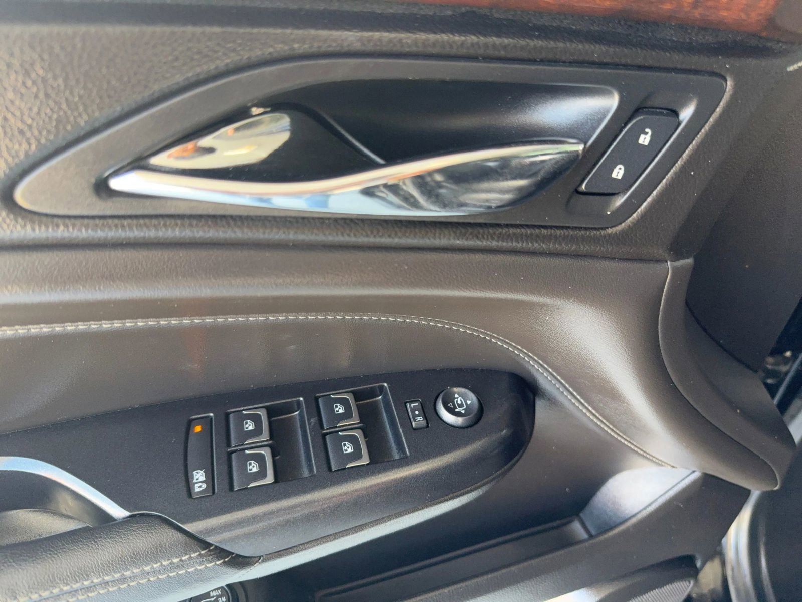 Used 2016 Cadillac SRX Luxury w/ Driver Awareness Package FWD image 40