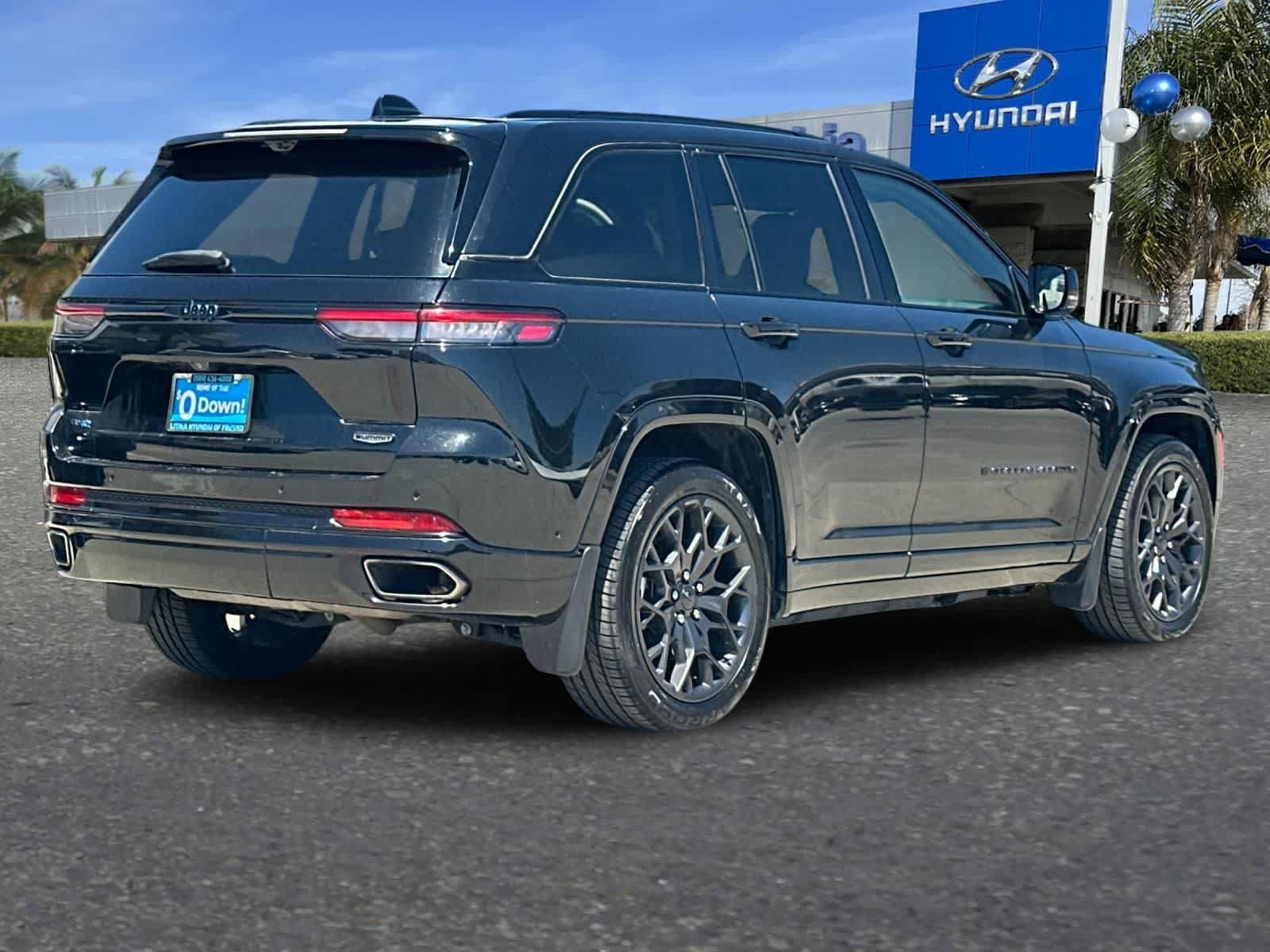 Used 2023 Jeep Grand Cherokee Summit AWD/4WD image 3