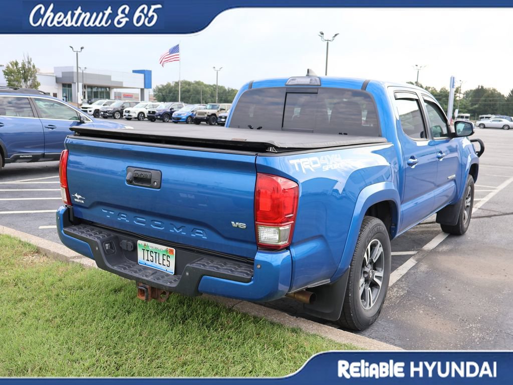 Used 2017 Toyota Tacoma TRD Sport AWD/4WD image 22