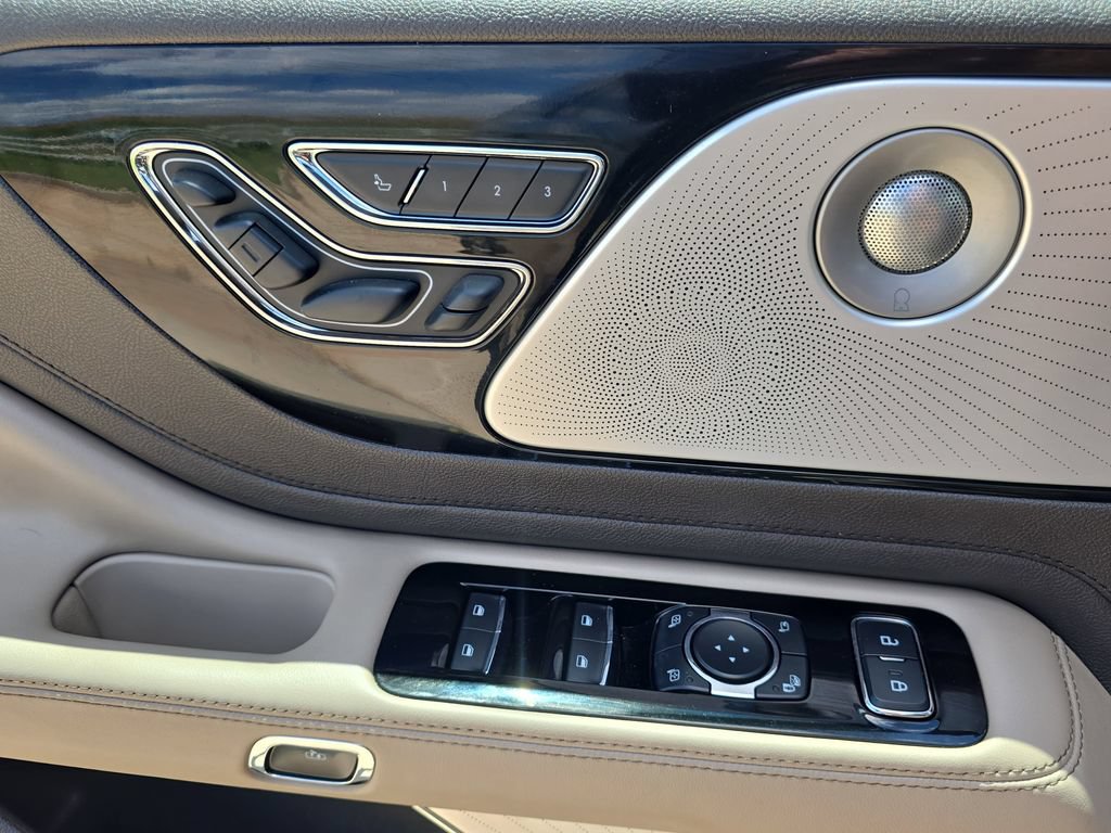 Used 2022 Lincoln Aviator Reserve w/ Equipment Group 201A AWD/4WD image 29