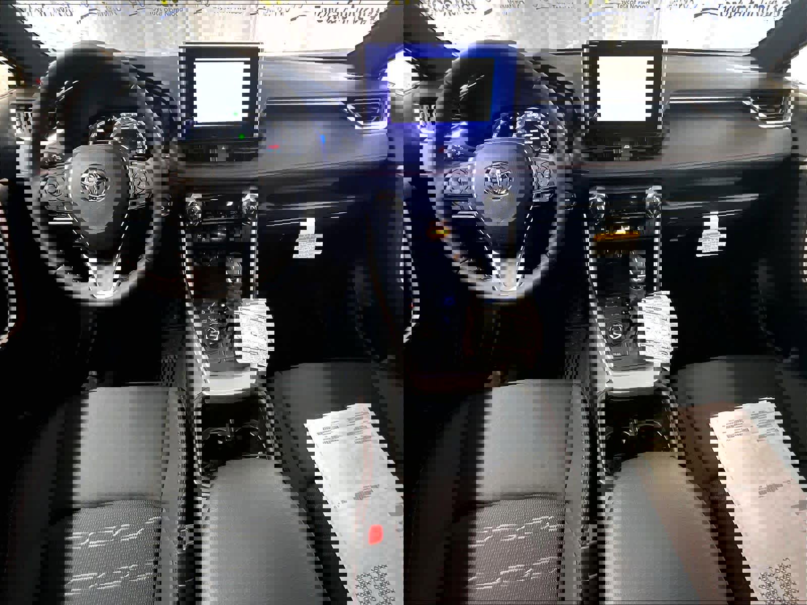 New 2025 Toyota RAV4 SE image 12