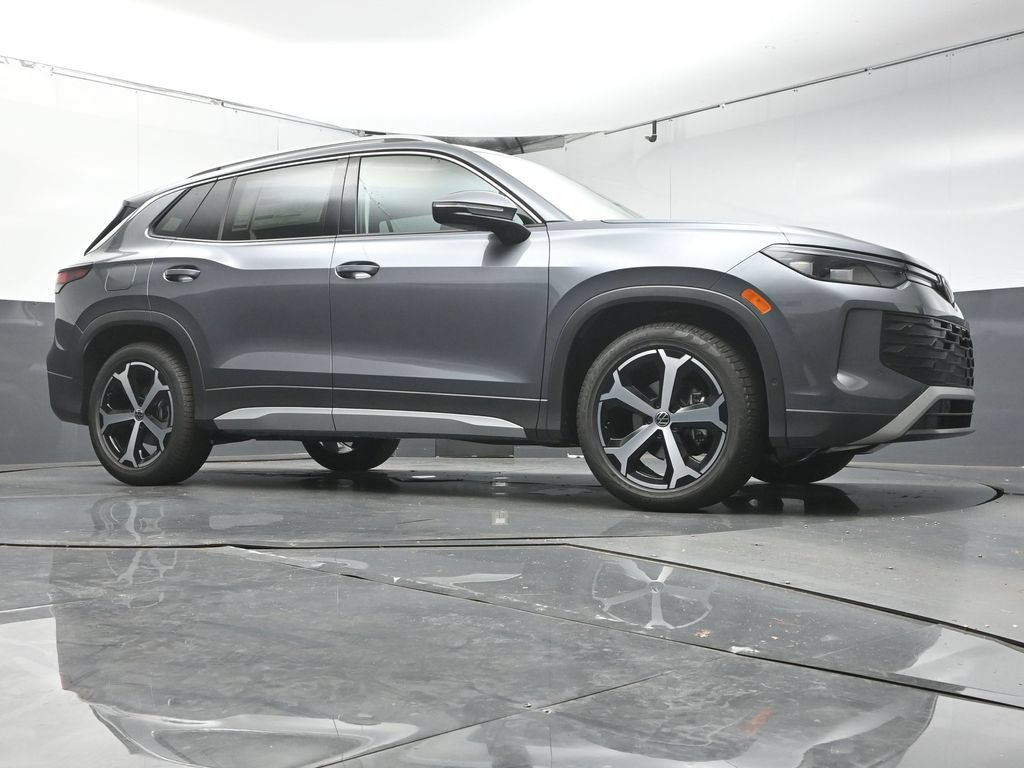 New 2026 Volkswagen Tiguan SE FWD image 32
