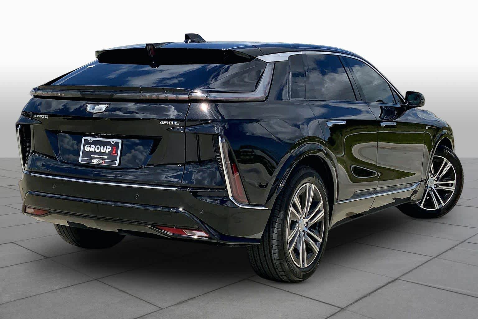 Used 2025 Cadillac Lyriq Luxury RWD image 12