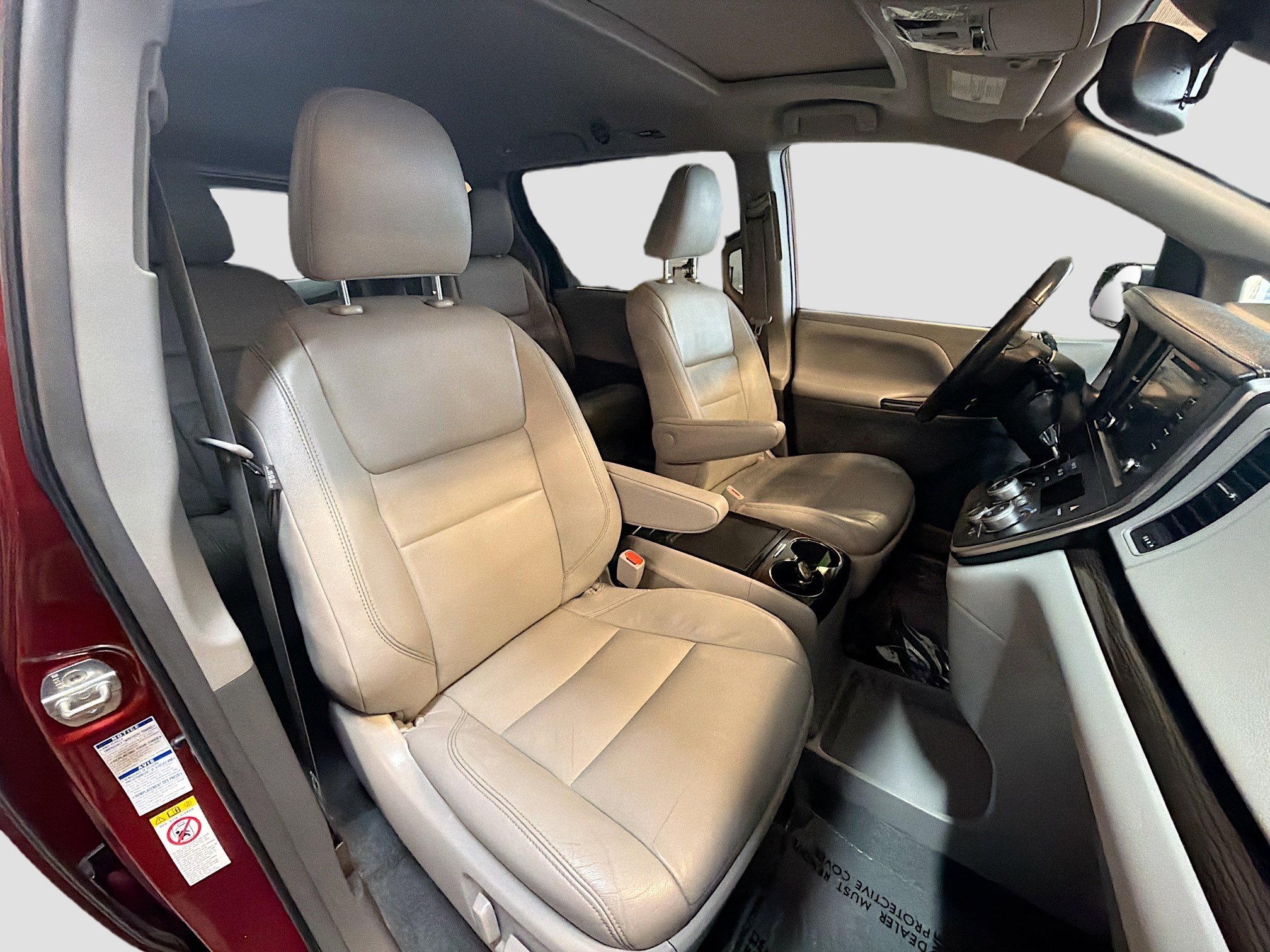 Used 2019 Toyota Sienna XLE image 35