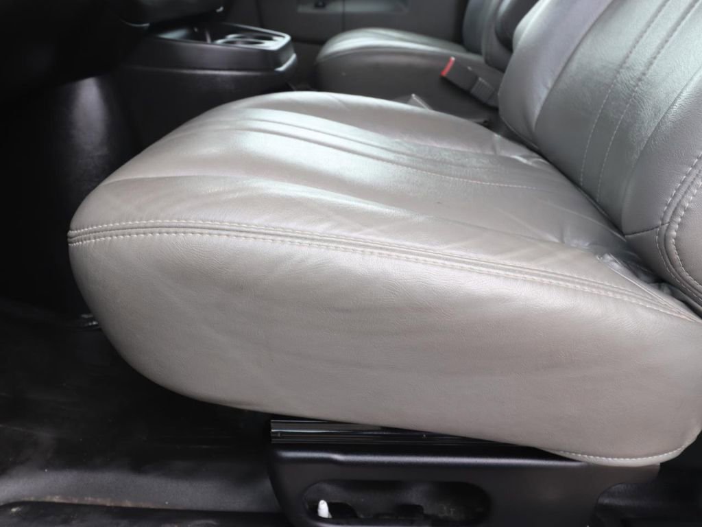 Used 2022 Chevrolet Express 2500 w/ Driver Convenience Package image 16