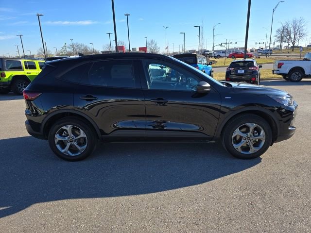 Used 2025 Ford Escape ST-Line image 6