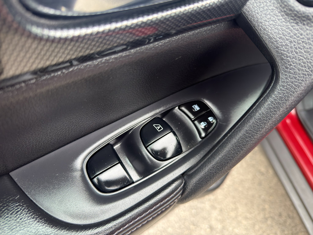 Used 2015 Nissan Rogue SL w/ SL Premium Package image 12