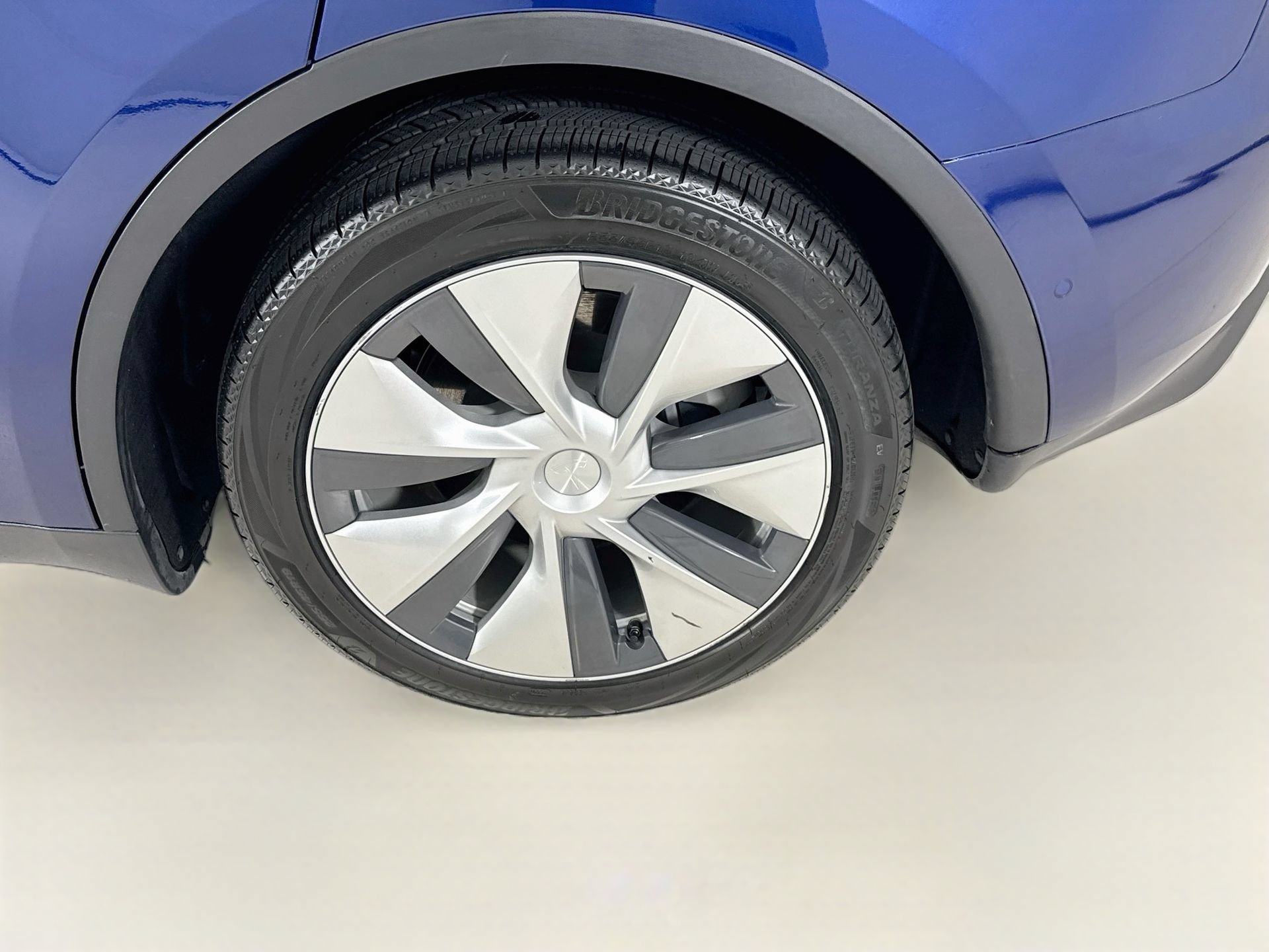Used 2021 Tesla Model Y Long Range AWD/4WD image 29
