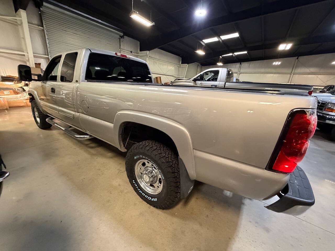 Used 2006 Chevrolet Silverado 2500 LT w/ Skid Plate Package AWD/4WD image 5